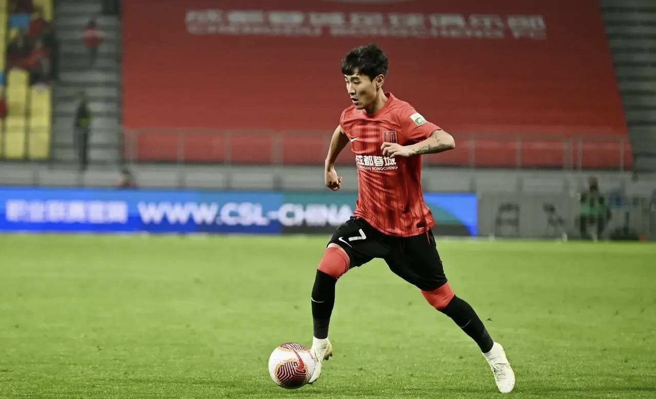 包含赛后体能课后，成都蓉城调整名单备战CBA季后赛，引发热议，球队文化再被提及的词条