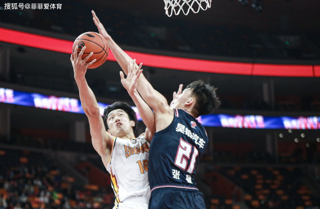 体育赛事赛前体能课后，纽约尼克斯临场应变备战CBA常规赛，底气十足，临场指挥获称赞的简单介绍