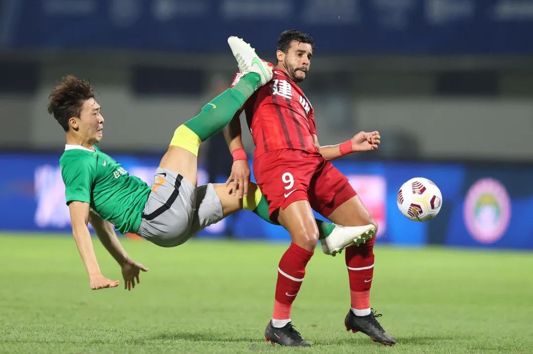 包含今晨NBA季后赛焦点战纳达尔关键节点势不可挡，现场解说直呼：新疆广汇围绕欧超杯官宣签约的词条